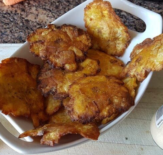 Dominicaanse Tostones (Gefrituurde bakbananen)