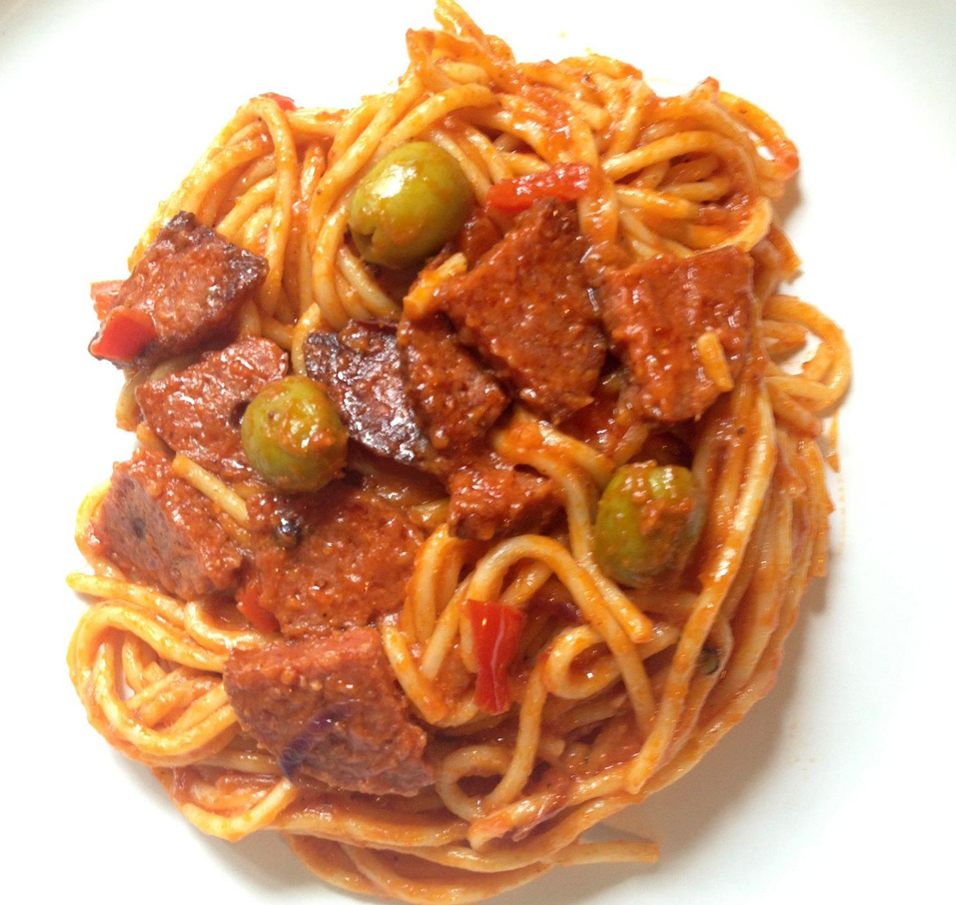 Dominicaanse Spaghetti met salami of kip